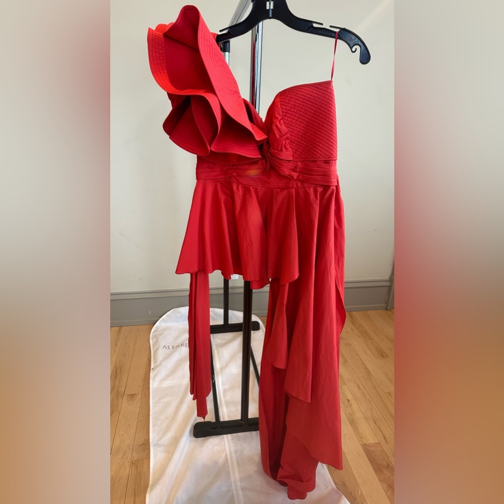 Beautiful top just worn once in a great condition.